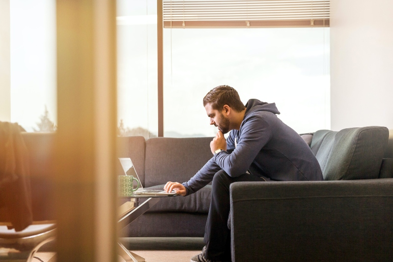 linkedin-sales-solutions-G_xz2zH-Z34-unsplash (1)
